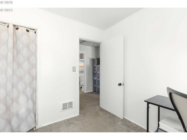 1669 HAYES St, North Bend, OR 97459