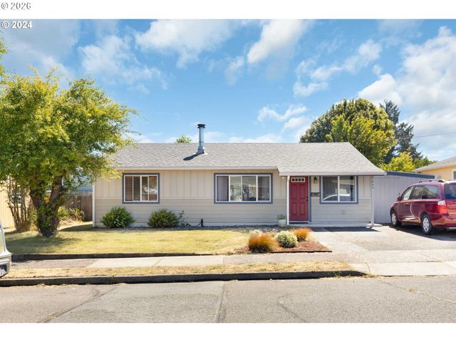 1669 HAYES St, North Bend, OR 97459