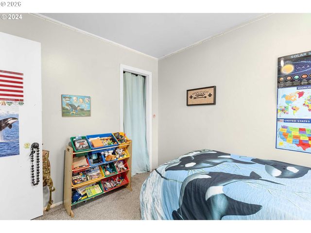 1669 HAYES St, North Bend, OR 97459