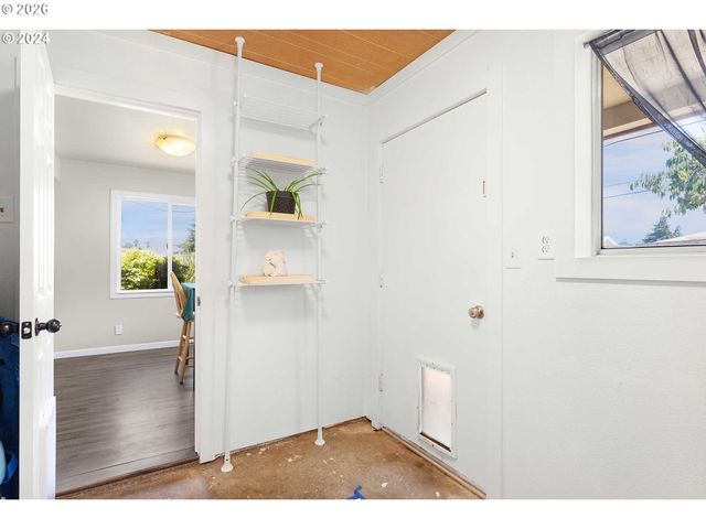 1669 HAYES St, North Bend, OR 97459