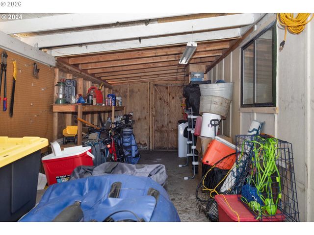 1669 HAYES St, North Bend, OR 97459