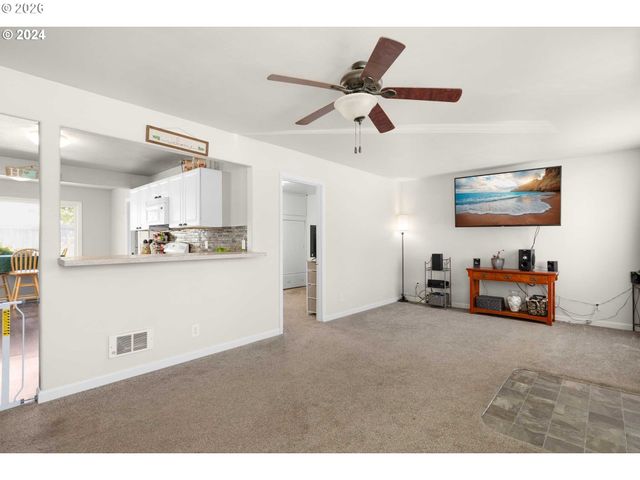 1669 HAYES St, North Bend, OR 97459