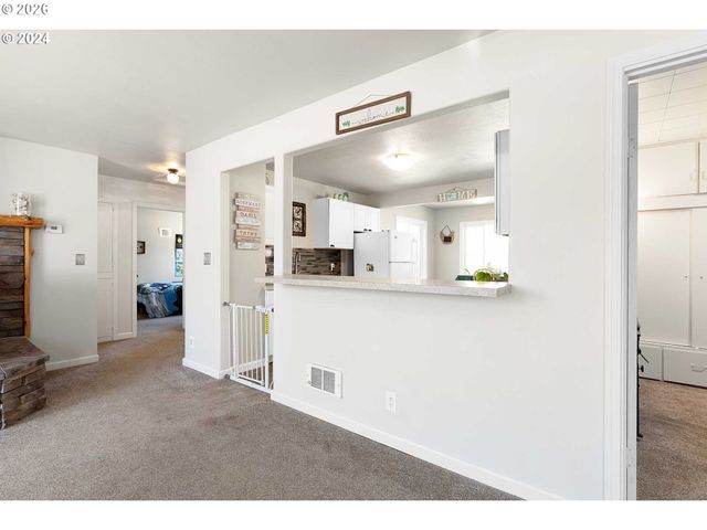 1669 HAYES St, North Bend, OR 97459