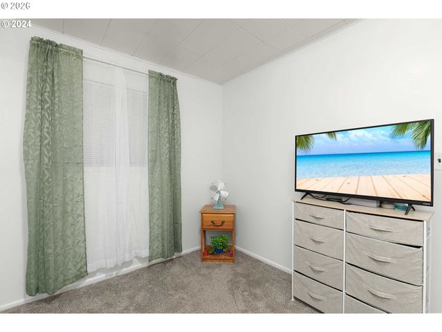 1669 HAYES St, North Bend, OR 97459