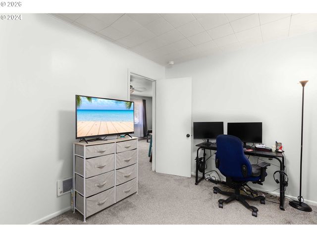 1669 HAYES St, North Bend, OR 97459