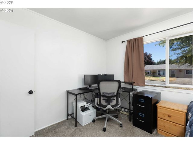 1669 HAYES St, North Bend, OR 97459