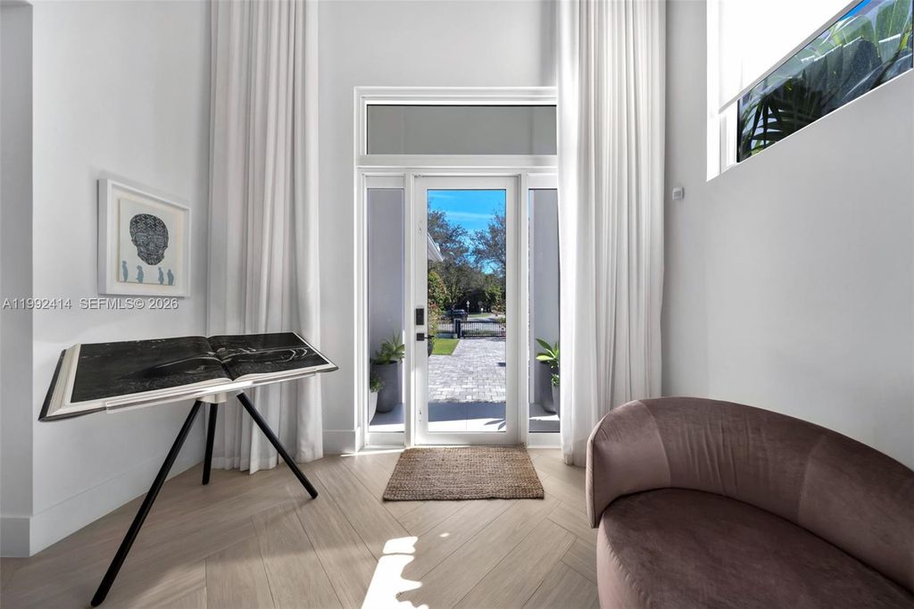 Image 10 of property listing at 3510 Segovia St 3510, Coral Gables, FL 33134