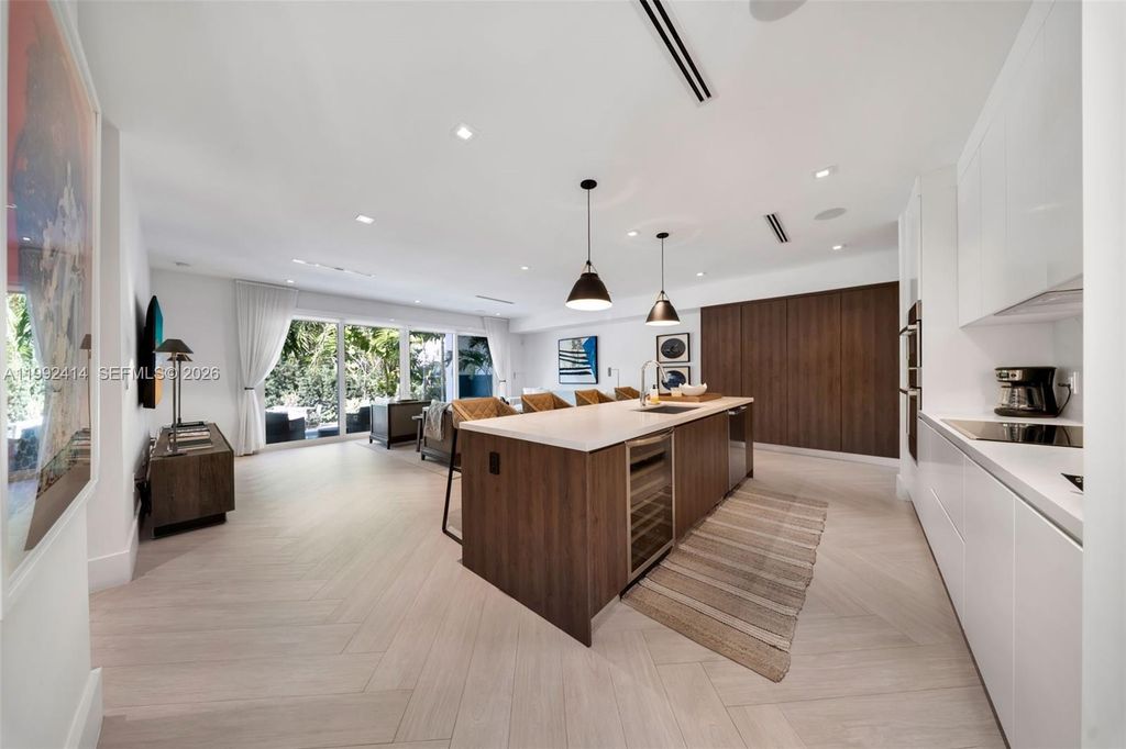 Image 19 of property listing at 3510 Segovia St 3510, Coral Gables, FL 33134