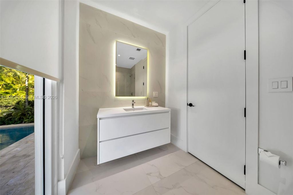 Image 37 of property listing at 3510 Segovia St 3510, Coral Gables, FL 33134