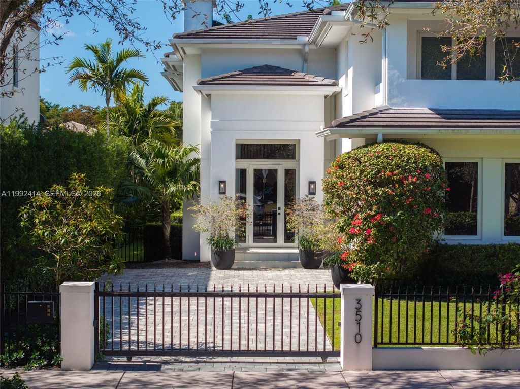 Image 4 of property listing at 3510 Segovia St 3510, Coral Gables, FL 33134