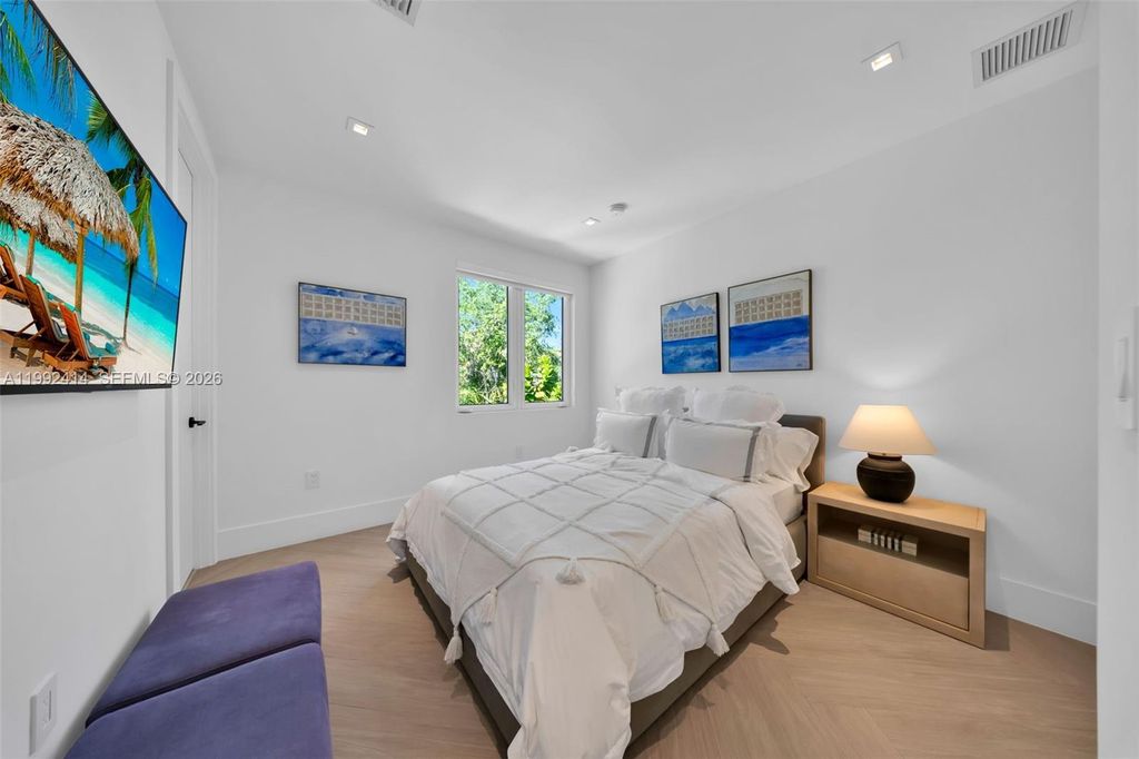 Image 47 of property listing at 3510 Segovia St 3510, Coral Gables, FL 33134