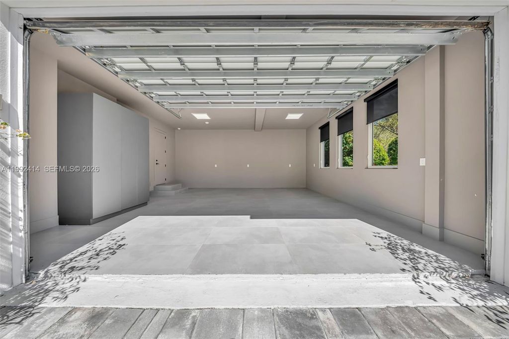 Image 7 of property listing at 3510 Segovia St 3510, Coral Gables, FL 33134