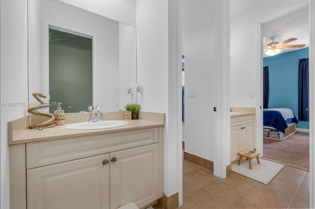 4038 NW 85th Ave, Cooper City, FL 33024