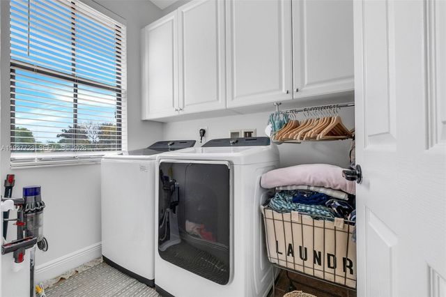 4038 NW 85th Ave, Cooper City, FL 33024