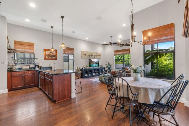 4038 NW 85th Ave, Cooper City, FL 33024