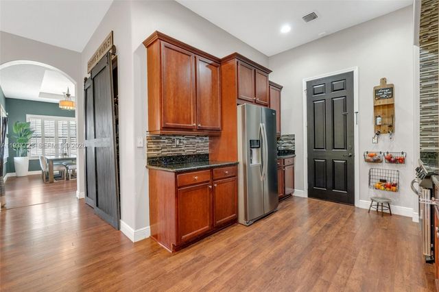 4038 NW 85th Ave, Cooper City, FL 33024