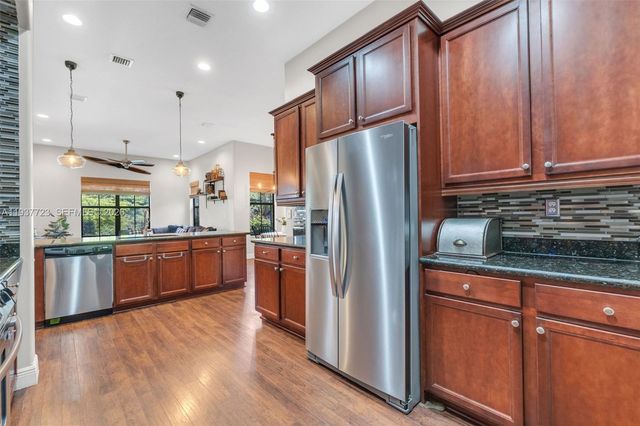 4038 NW 85th Ave, Cooper City, FL 33024