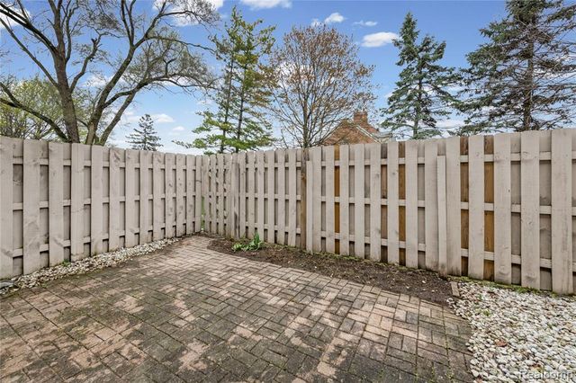 24762 Bashian Drive, Novi, MI 48375