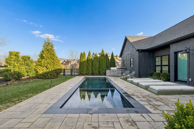 7361 Harlow Dr, College Grove, TN 37046