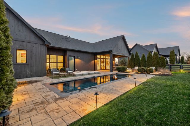 7361 Harlow Dr, College Grove, TN 37046