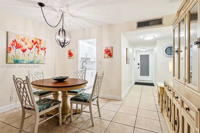 2900 NW 48th Ter 115, Lauderdale Lakes, FL 33313