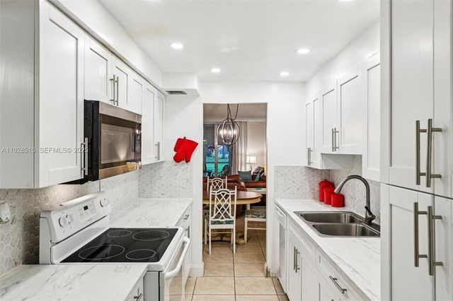 2900 NW 48th Ter 115, Lauderdale Lakes, FL 33313