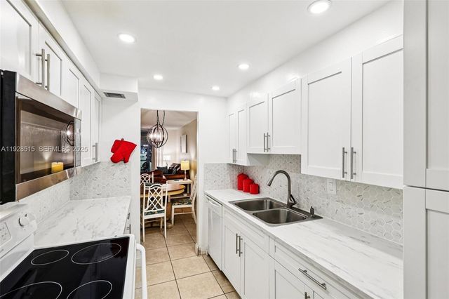 2900 NW 48th Ter 115, Lauderdale Lakes, FL 33313