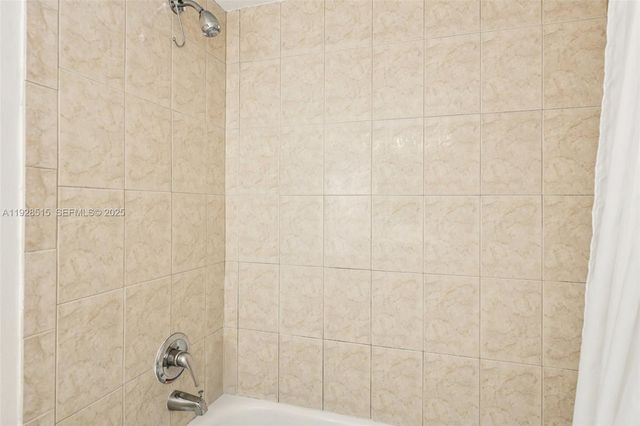 2900 NW 48th Ter 115, Lauderdale Lakes, FL 33313