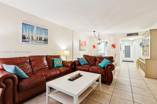 2900 NW 48th Ter 115, Lauderdale Lakes, FL 33313