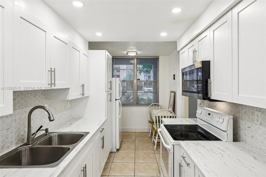 2900 NW 48th Ter 115, Lauderdale Lakes, FL 33313