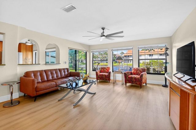 3042 Lucerne Park Drive 5612, Greenacres, FL 33467