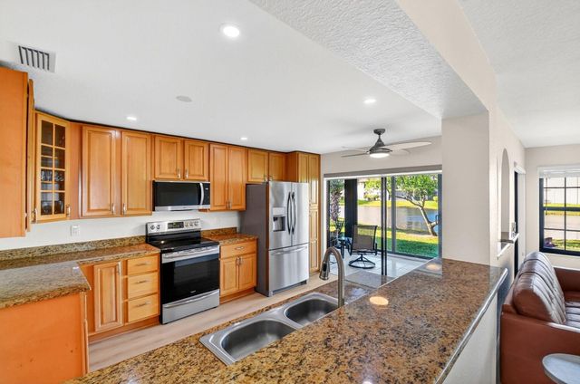 3042 Lucerne Park Drive 5612, Greenacres, FL 33467