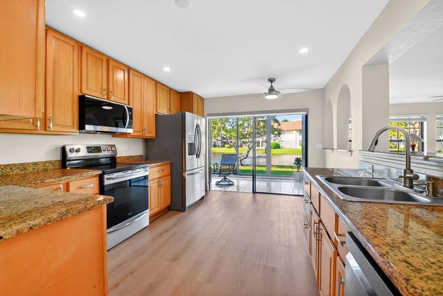 3042 Lucerne Park Drive 5612, Greenacres, FL 33467