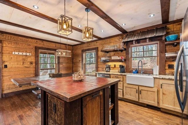 127 Twin Creeks Road, Blue Ridge, GA 30541