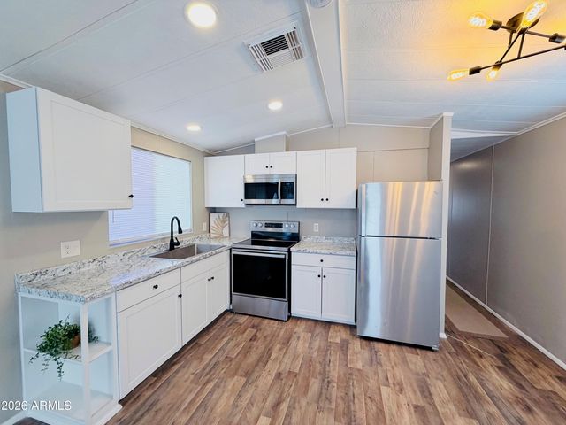 1770 N VALLEY Drive 19, Apache Junction, AZ 85120