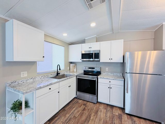 1770 N VALLEY Drive 19, Apache Junction, AZ 85120