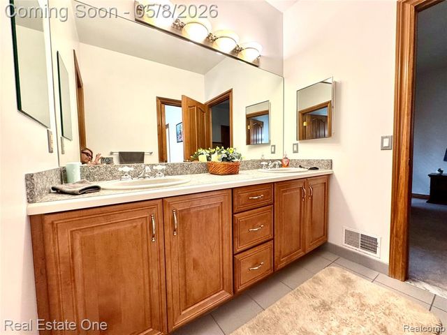 2616 Pebble Beach Drive, Oakland, MI 48363