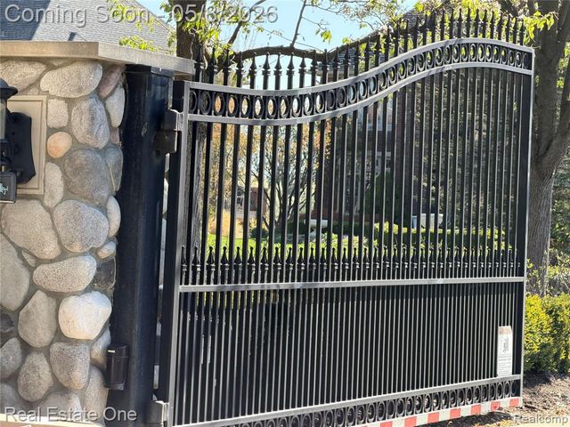 2616 Pebble Beach Drive, Oakland, MI 48363