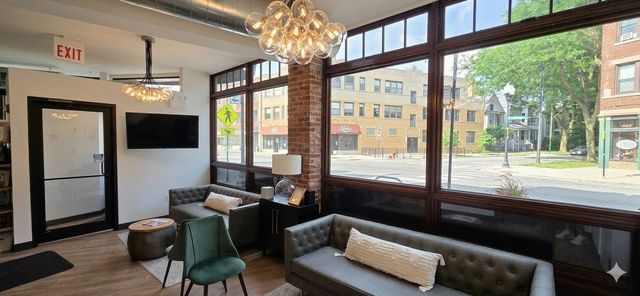 3832 N Lincoln Avenue, Chicago, IL 60613