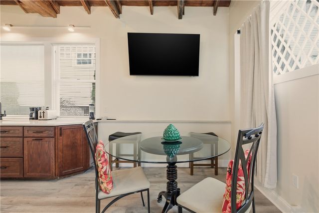 98 Kay Street Carraige House Street, Newport, RI 02840