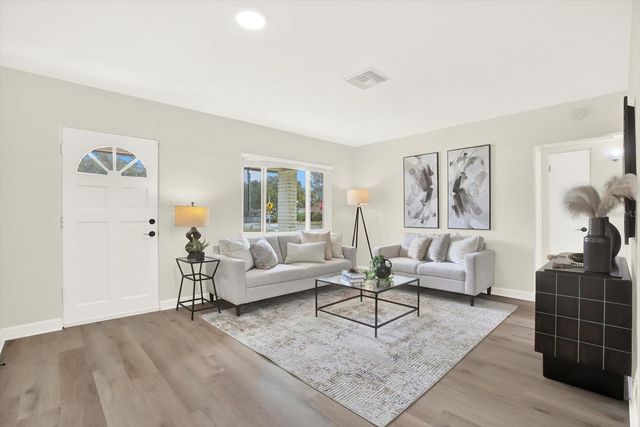 4000 LOCUST STREET NE, St Petersburg, FL 33703