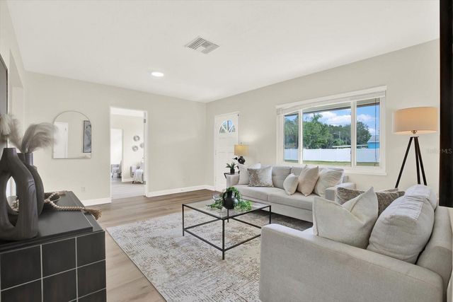 4000 LOCUST STREET NE, St Petersburg, FL 33703