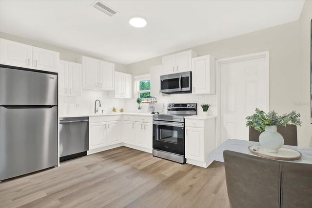 4000 LOCUST STREET NE, St Petersburg, FL 33703