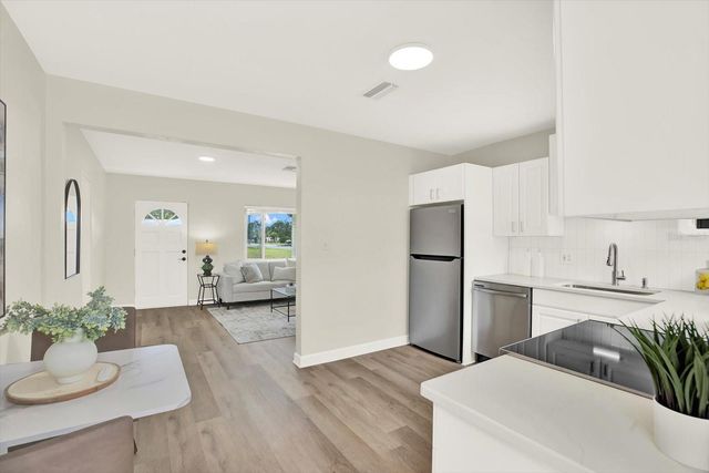 4000 LOCUST STREET NE, St Petersburg, FL 33703