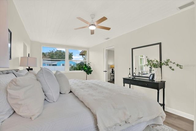 4000 LOCUST STREET NE, St Petersburg, FL 33703