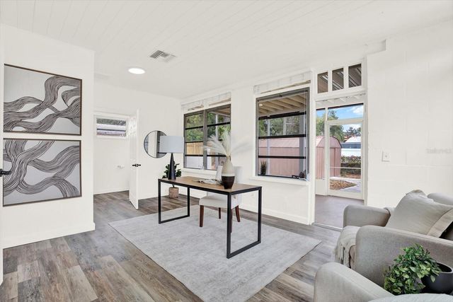 4000 LOCUST STREET NE, St Petersburg, FL 33703