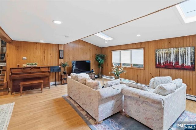 7 Keith Place, Glen Rock, NJ 07452