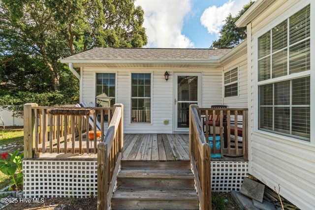 117 NE 22nd Street, Oak Island, NC 28465