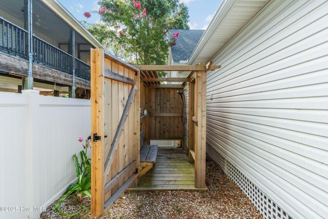 117 NE 22nd Street, Oak Island, NC 28465