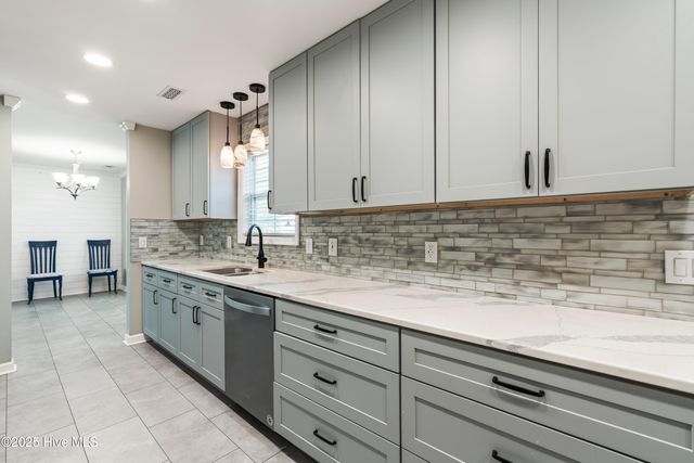 117 NE 22nd Street, Oak Island, NC 28465